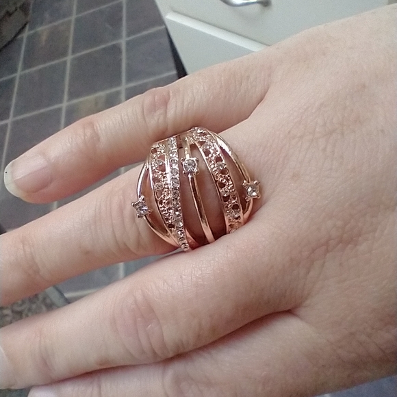 4 Gorgeous Stretch Rings! #R8 - Picture 7 of 8